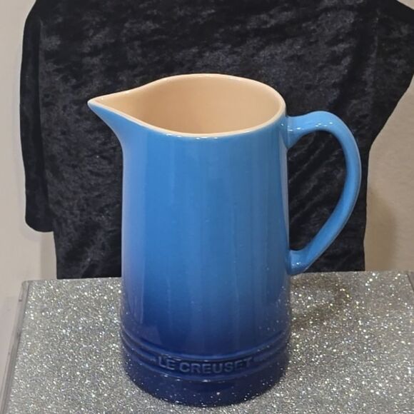 Le Creuset Signature 1.5L Pitcher- Azure Blue - Picture 7 of 8